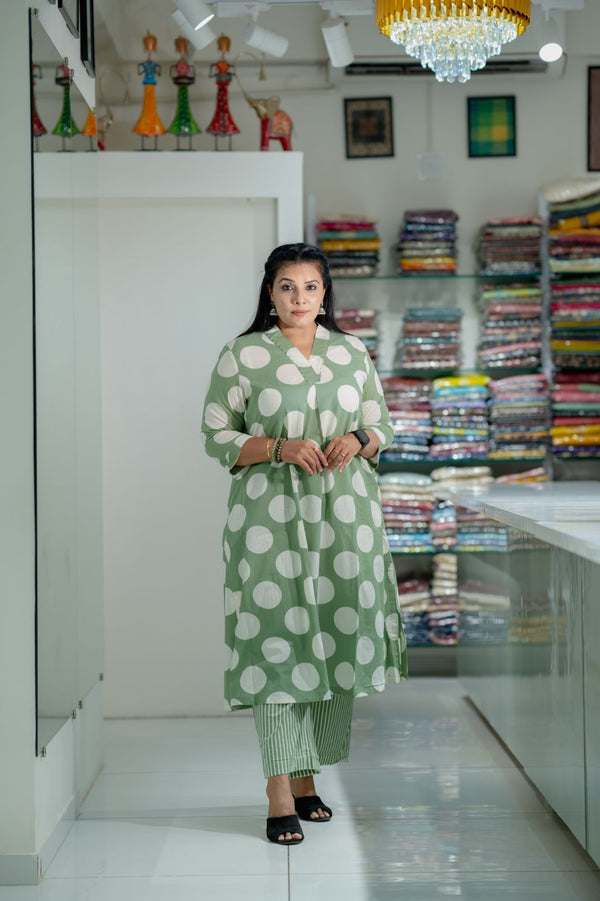 Polka Dots Printed Pure Cotton Straight Kurta with Pant Set